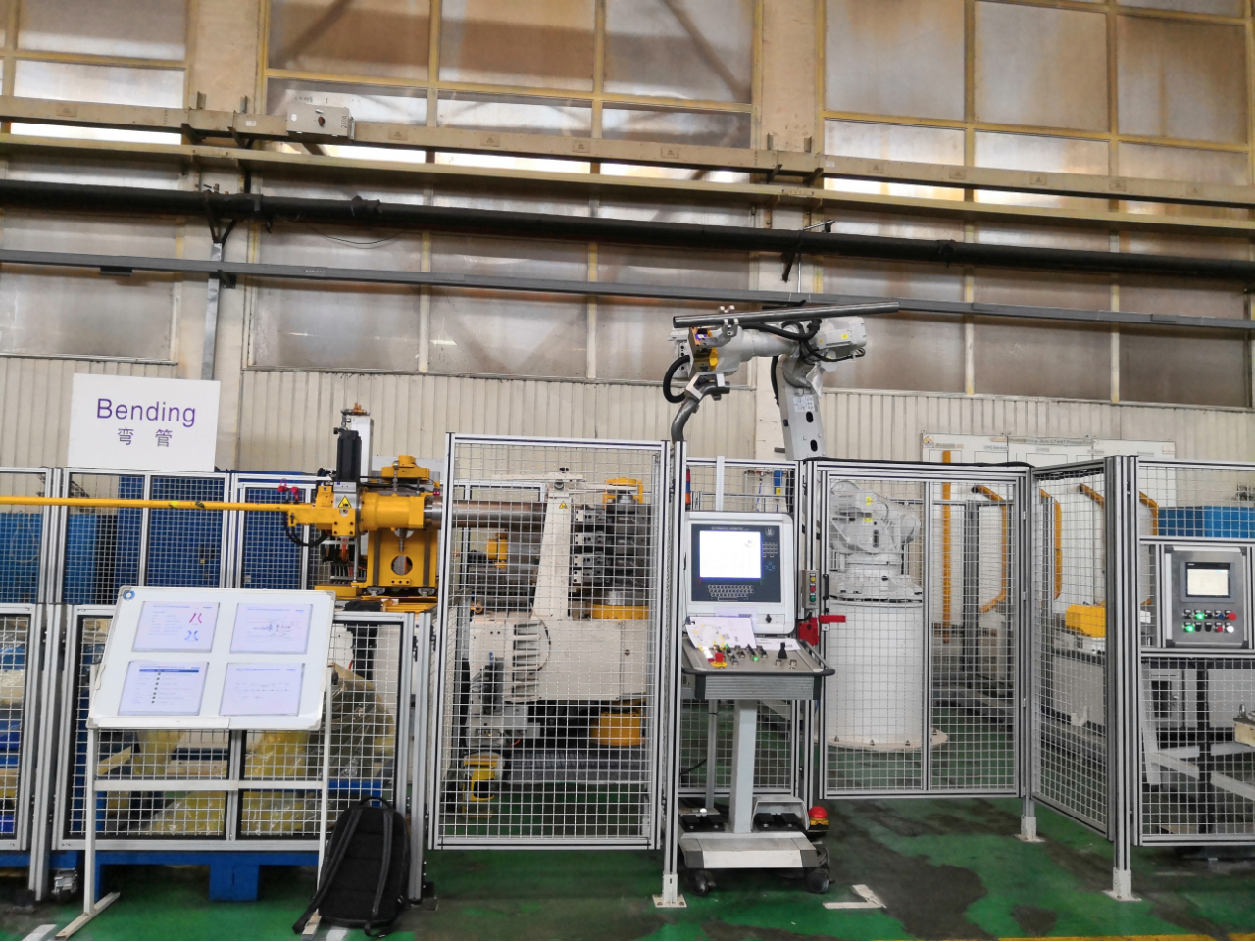 彎管機床機器人上下料系統 Transfer robot